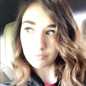 Meet your Posher, Eva